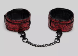 Красно-черные оковы Reversible Faux Leather Ankle Cuffs Красно-черные оковы Reversible Faux Leather Ankle Cuffs