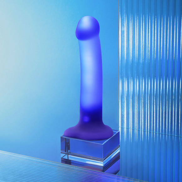 Светящийся фаллоимитатор Strap-on-me Glow-Led Dildo - size M Светящийся фаллоимитатор Strap-on-me Glow-Led Dildo - size M