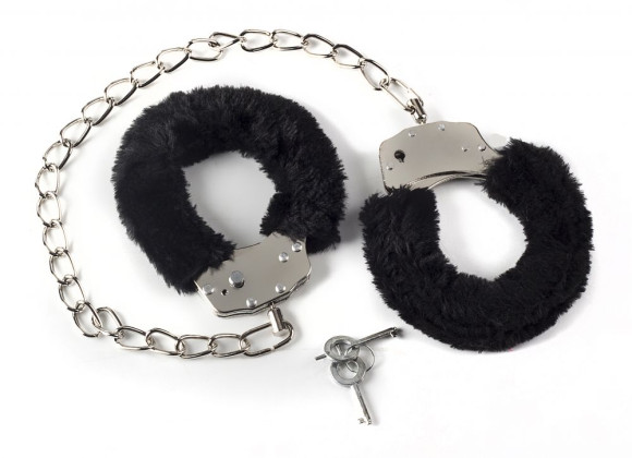 Чёрные меховые оковы на ноги BONDAGE