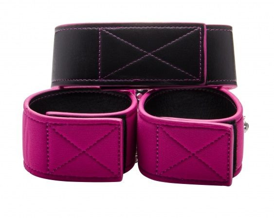 Чёрно-розовый двусторонний ошейник с наручниками Reversible Collar and Wrist Cuffs Чёрно-розовый двусторонний ошейник с наручниками Reversible Collar and Wrist Cuffs