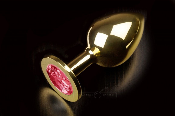 Большая золотистая анальная пробка с рубиновым кристаллом - 9 см. Большая золотистая анальная пробка с рубиновым кристаллом - 9 см.