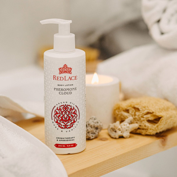 Лосьон для тела с феромонами Red Lace Pheromone Cloud - 250 мл. Лосьон для тела с феромонами Red Lace Pheromone Cloud - 250 мл.