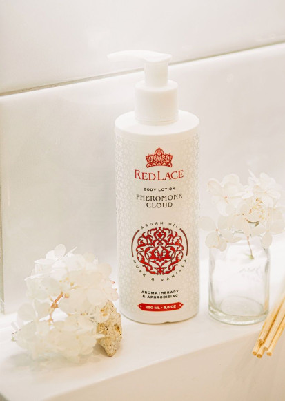 Лосьон для тела с феромонами Red Lace Pheromone Cloud - 250 мл. Лосьон для тела с феромонами Red Lace Pheromone Cloud - 250 мл.