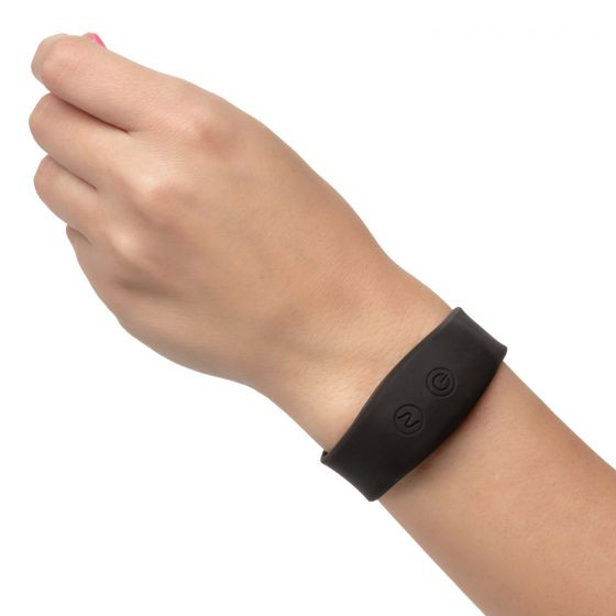 Стимулятор в трусики с пультом-браслетом Lock-N-Play Wristband Remote Panty Teaser Стимулятор в трусики с пультом-браслетом Lock-N-Play Wristband Remote Panty Teaser