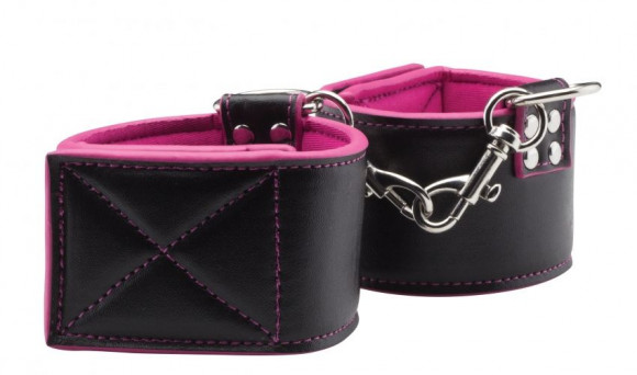 Чёрно-розовые двусторонние наручники Reversible Wrist Cuffs Чёрно-розовые двусторонние наручники Reversible Wrist Cuffs