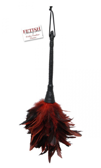 Кисточка с красно-чёрными пёрышками Frisky Feather Duster - 36 см. Кисточка с красно-чёрными пёрышками Frisky Feather Duster - 36 см.