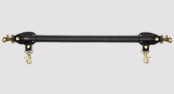 Черная распорка для ног Bound to You Faux Leather Spreader Bar - 50,8 см. Черная распорка для ног Bound to You Faux Leather Spreader Bar - 50,8 см.