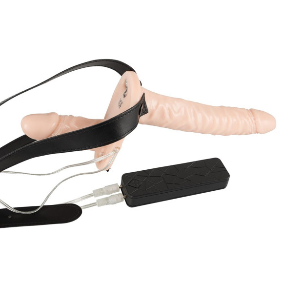 Телесный женский страпон с вагинальной пробкой Strap-On Duo - 15 см. Телесный женский страпон с вагинальной пробкой Strap-On Duo - 15 см.