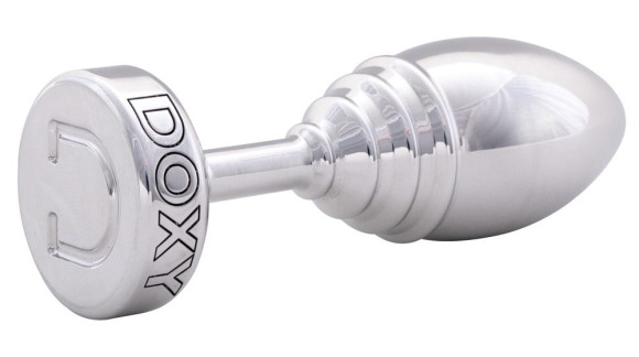 Серебристая анальная втулка Doxy Ribbed Butt Plug - 10,5 см. Серебристая анальная втулка Doxy Ribbed Butt Plug - 10,5 см.