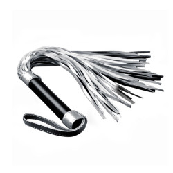 Серебристая плетка Struggle My Flogger с черной ручкой - 45 см. Серебристая плетка Struggle My Flogger с черной ручкой - 45 см.