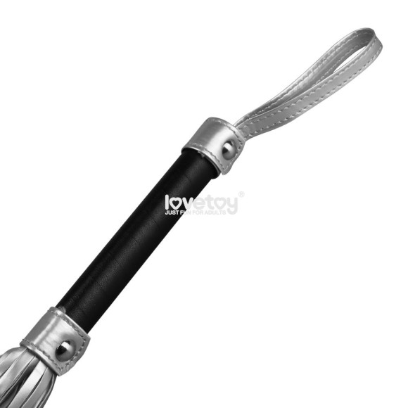 Серебристая плетка Struggle My Flogger с черной ручкой - 45 см. Серебристая плетка Struggle My Flogger с черной ручкой - 45 см.