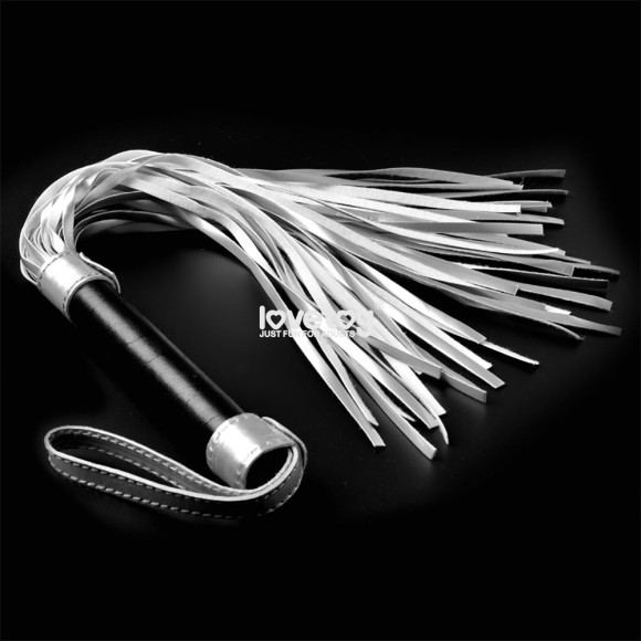 Серебристая плетка Struggle My Flogger с черной ручкой - 45 см. Серебристая плетка Struggle My Flogger с черной ручкой - 45 см.