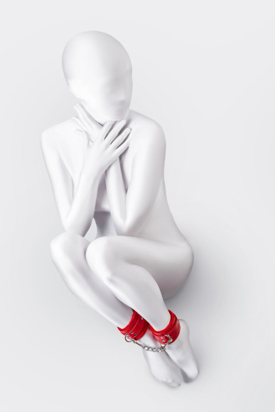 Красные оковы Anonymo из искусственной кожи Красные оковы Anonymo из искусственной кожи