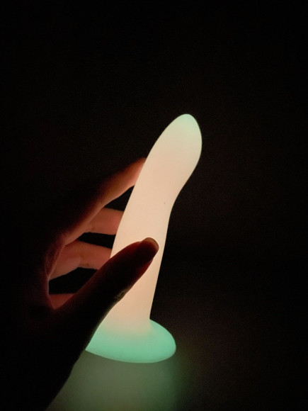 Розовый, светящийся в темноте стимулятор Light Keeper - 13,3 см. Розовый, светящийся в темноте стимулятор Light Keeper - 13,3 см.