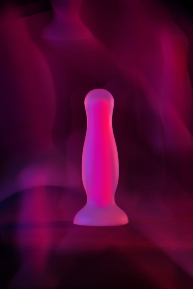Розовая, светящаяся в темноте анальная втулка Cain Glow - 10 см. Розовая, светящаяся в темноте анальная втулка Cain Glow - 10 см.